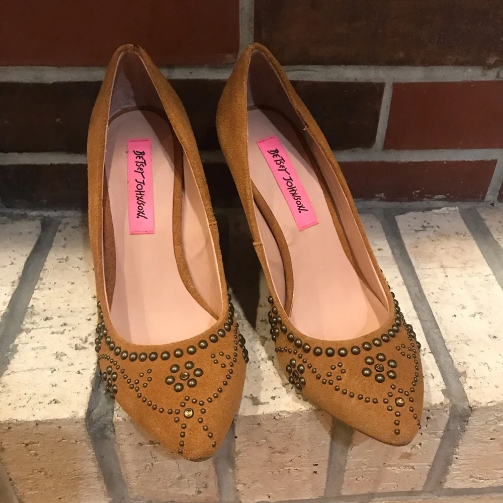 Betsey Johnson Women's Tan Studded Pointed-Toe Flats